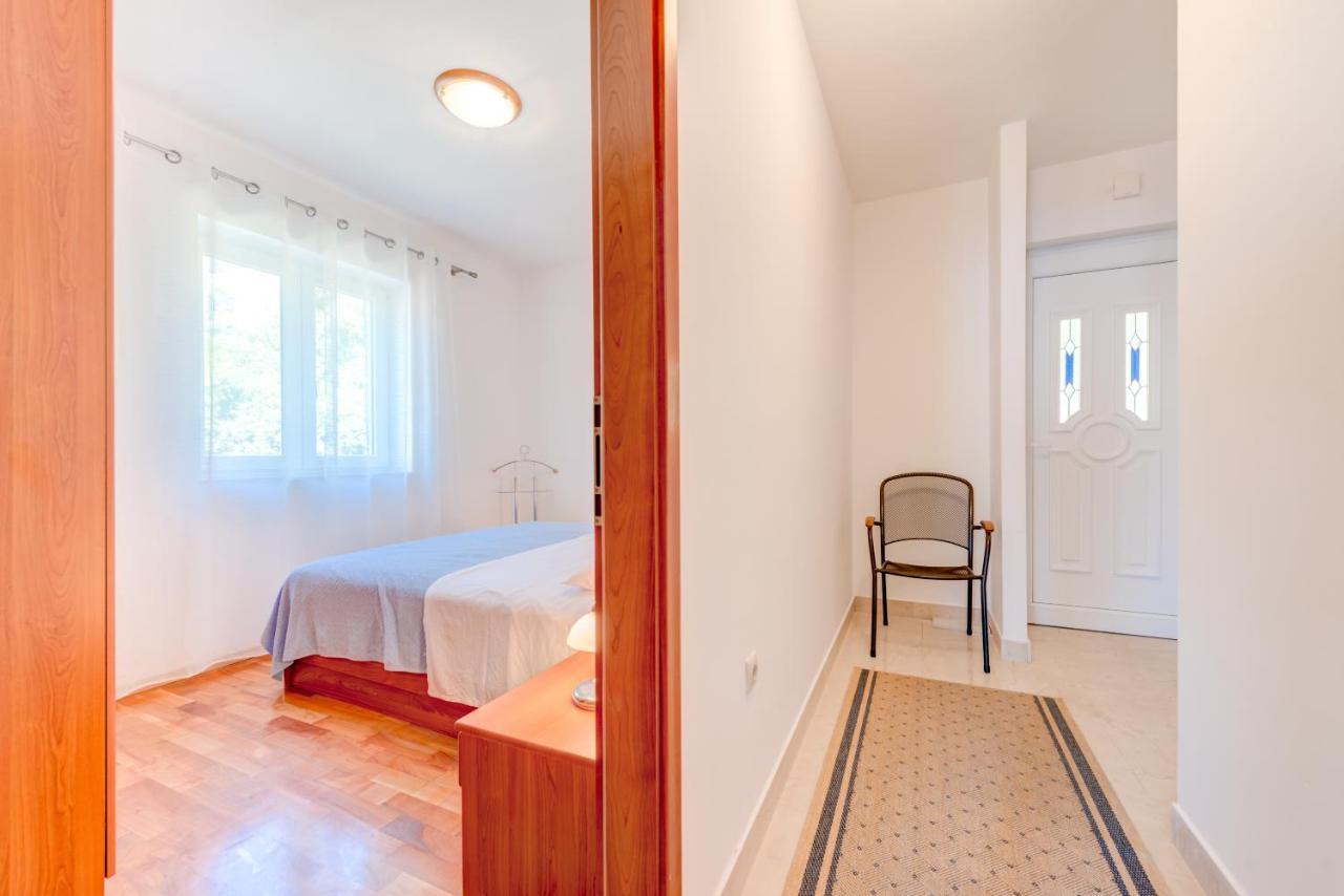 Apartmani Mirta Omis A Exterior foto
